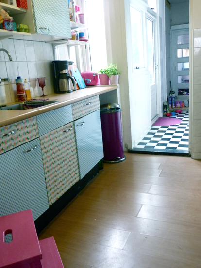 kleur pak Gewond raken DIY plakfolie op keukenkastjes | Hare Maristeit