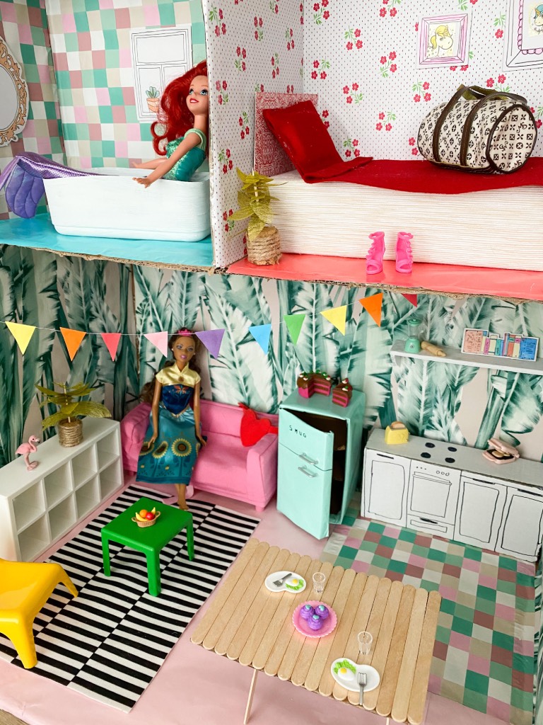 Groot aanbidden Onnodig DIY Barbiehuis
